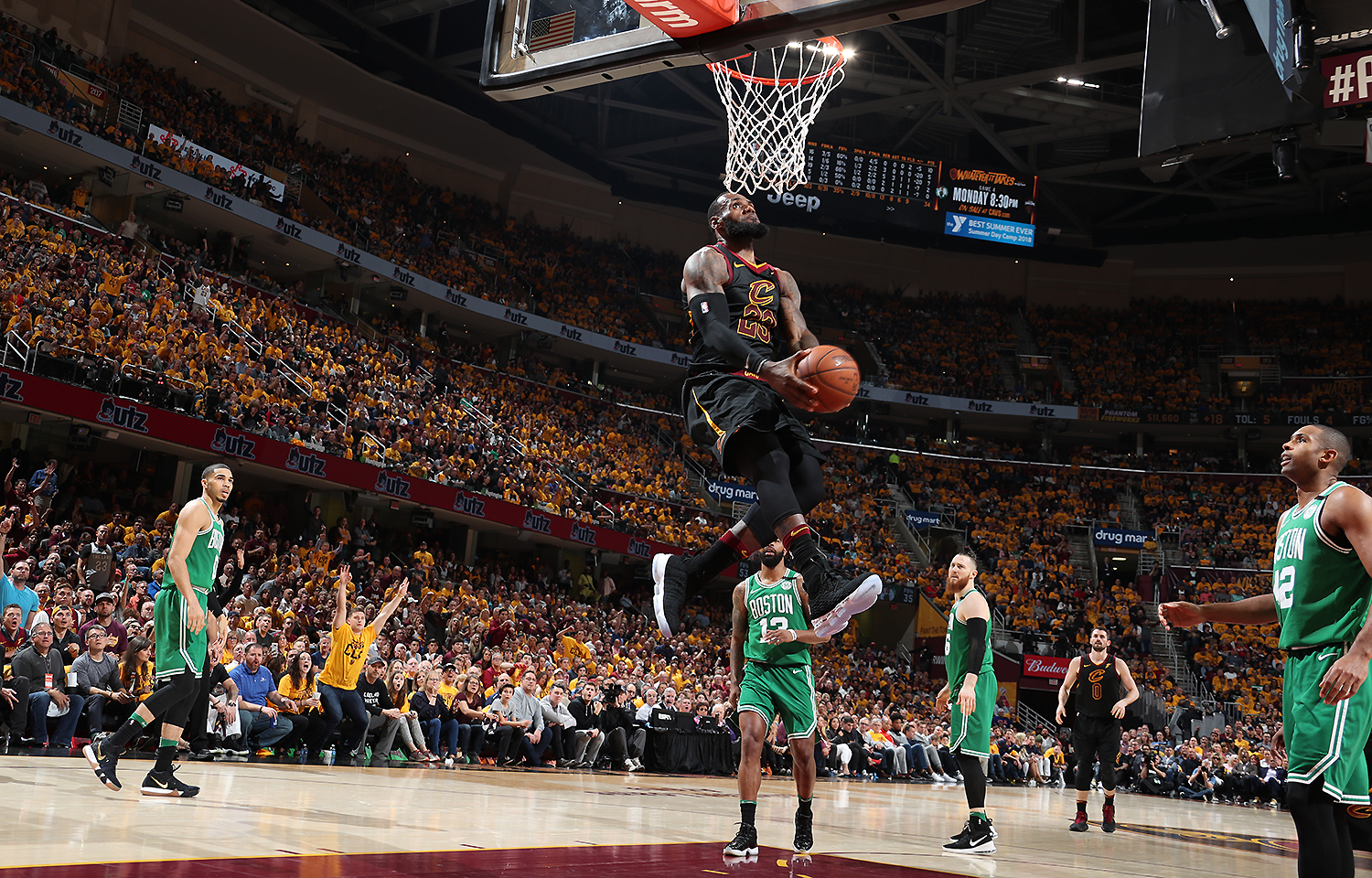 跟队记者：国米已经与16岁边锋杰齐达成续约协议（队记：国米已与16岁边锋杰齐完成续约）