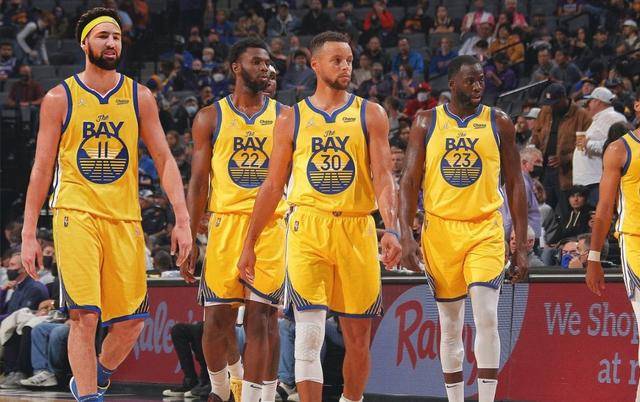 意甲半场：特拉莫尼点射破门，比萨暂1-0卡利亚里（半场战报：特拉莫尼点球建功，比萨暂以1-0领先卡利亚里）