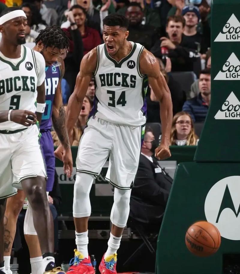 詹姆斯超越勒布朗！詹皇29分刷新球员第23个赛季得分新高（詹姆斯再超越自己！29分创第23季单场得分新高）