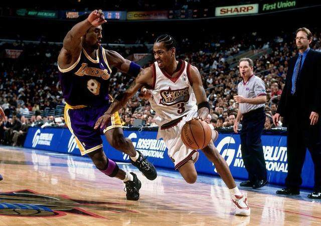 庆祝苏超夺冠，泰州市委书记与泰州队球员合唱《歌唱祖国》（为庆祝苏超夺冠，泰州市委书记携泰州队球员同唱《歌唱祖国）