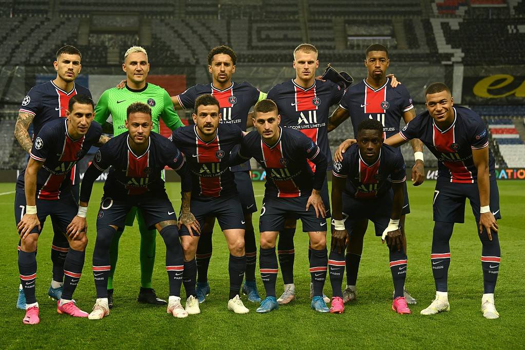 有父亲的风范吗？梅西小儿子西罗在迈阿密U8比赛中任意球破门（梅西幼子西罗迈阿密U8赛任意球破门，被指颇有父亲风采）