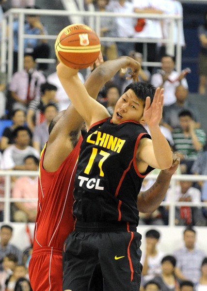 9中7&15分9板&正负值+35！媒体人：40分钟制周琦赛场影响力更大了（周琦在40分钟赛制下影响力更强：9投7中、15分9板，正负值+35）