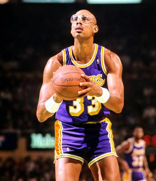 若日尼奥同时斩获欧冠&解放者杯，为达此成就的第15位球员（若日尼奥成史上第15位同时加冕欧冠与解放者杯的球员）