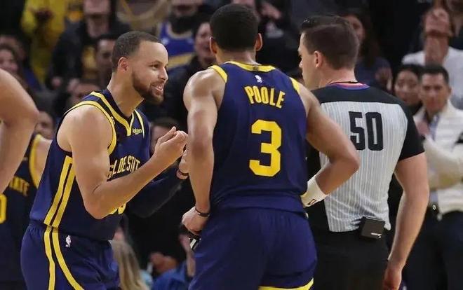 热议国安夺足协杯：河南经验不足，希望国安明年外战别搞砸（国安夺足协杯引热议：河南经验欠缺，盼国安明年外战不再失手）