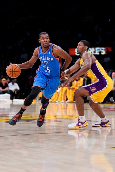 基恩谈阿诺德被嘘：红军球迷极力嘘一个本地孩子，还觉得很有风度（基恩评阿诺德遭嘘：利物浦球迷狂嘘自家本土小将，却自以为有风度）