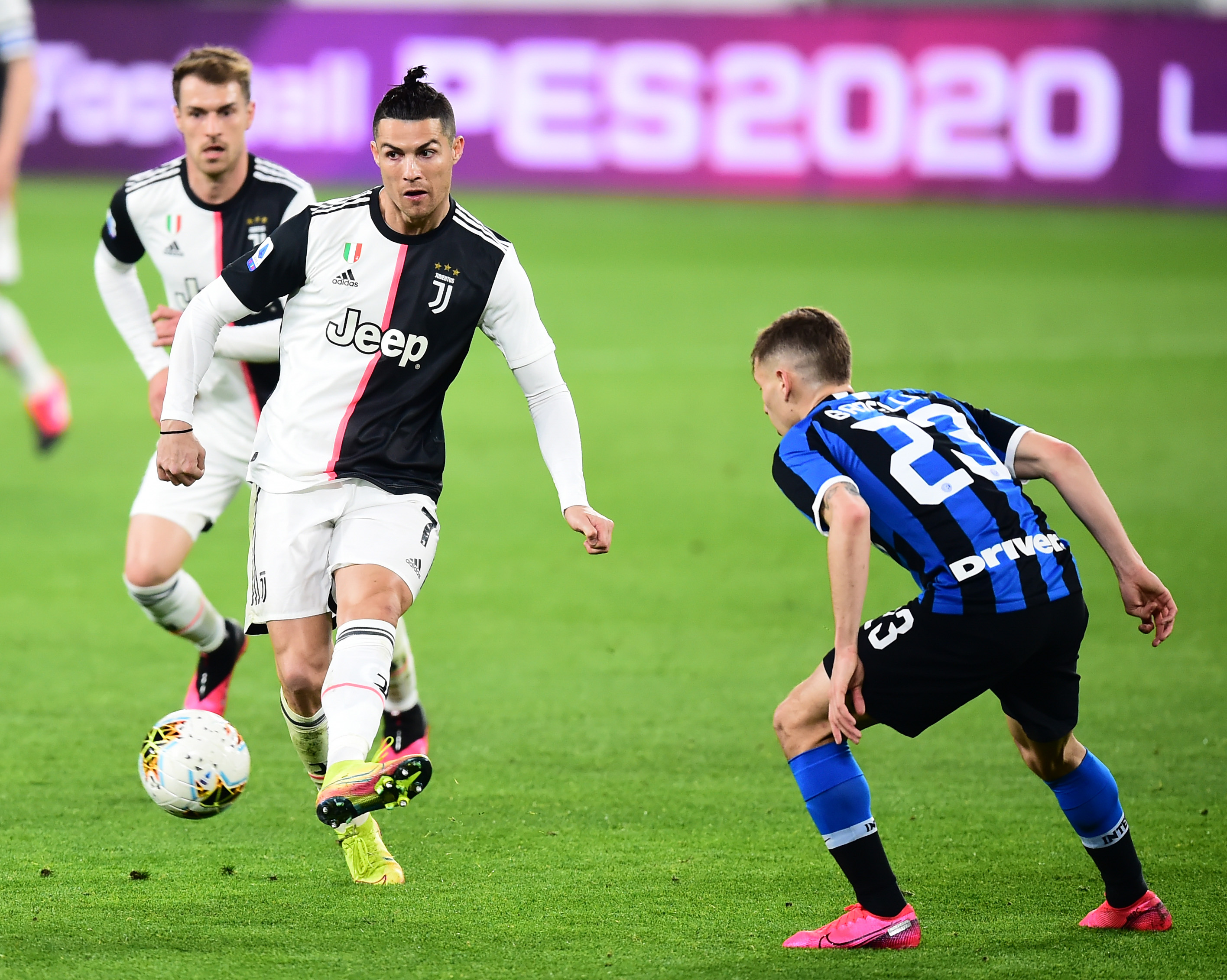 山东队双塔统治篮下（山东双塔称霸内线）