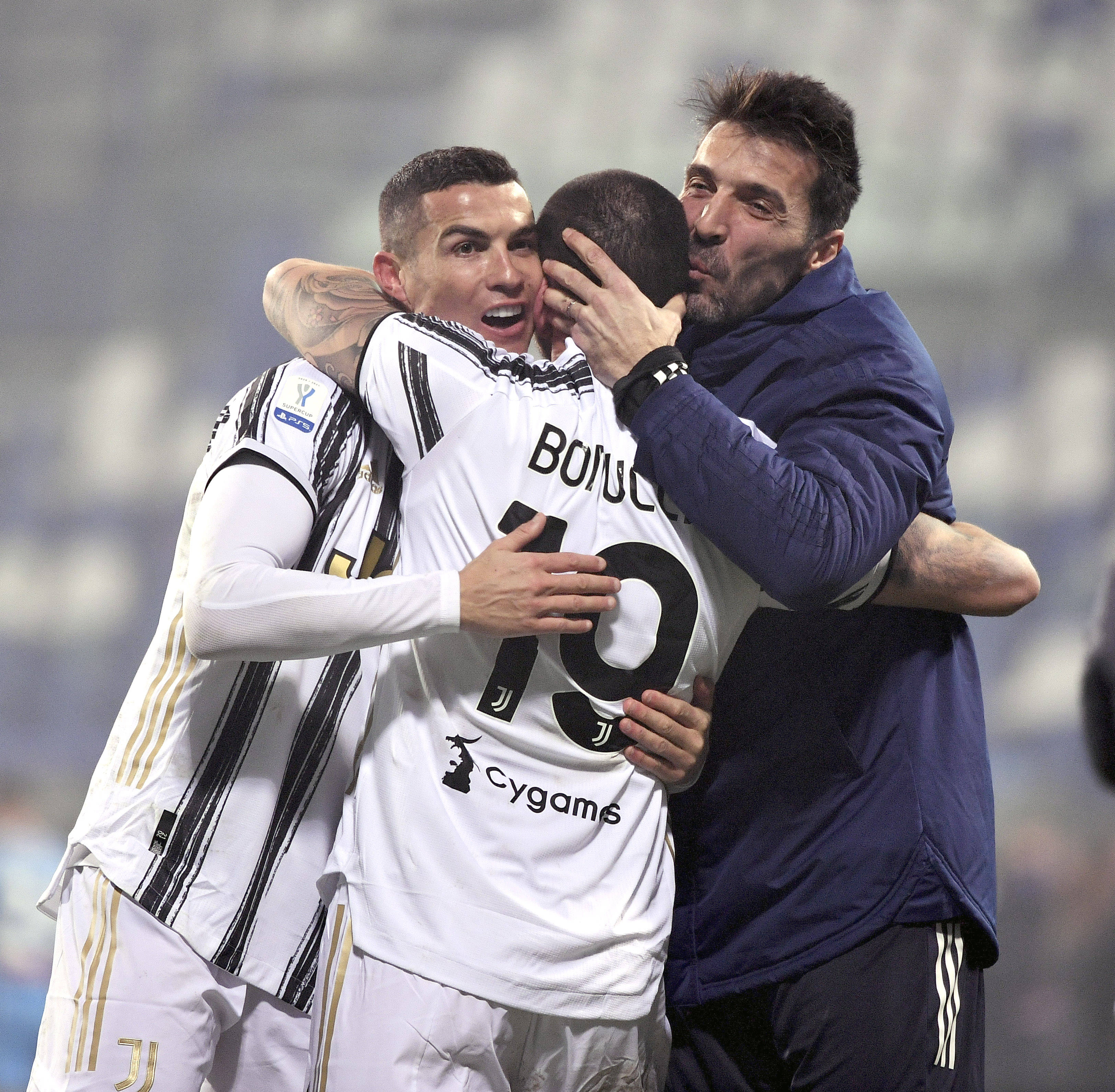 德转列2025年免签球员身价榜：戴维4500万第1，萨内3200万第2（德转2025年免签球员身价榜出炉：戴维斯4500万领跑，萨内3200万位列第二）