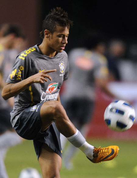 德转列左边锋身价榜：维尼修斯1.5亿欧居首，KK第二（德转左边锋身价排名：维尼修斯1.5亿欧领跑，KK位列第二）