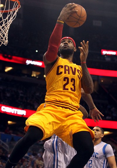 中超国内球员限薪500万元 俱乐部签“阴阳合同”将降级（中超设国内球员年薪上限500万，俱乐部签“阴阳合同”将被降级）