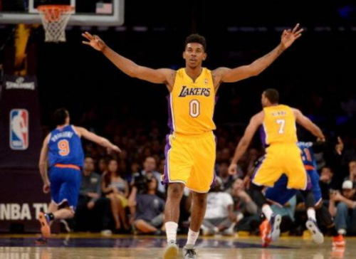 欧冠：巴黎2-1战胜曼联（欧冠战报：巴黎2比1力克曼联）