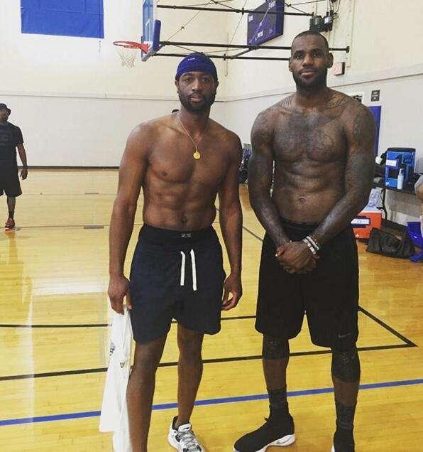 马卡：阿隆索面临执教皇马首次小危机，需平息更衣室不安情绪（马卡报：阿隆索遭遇皇马执教首个小危机，急需安抚更衣室情绪）