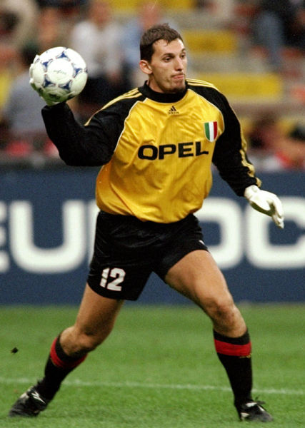 泰州队苏超夺冠，澎湃：泰州多景区向全球游客免票（泰州队夺得苏超冠军，澎湃称泰州多景区对全球游客免门票）