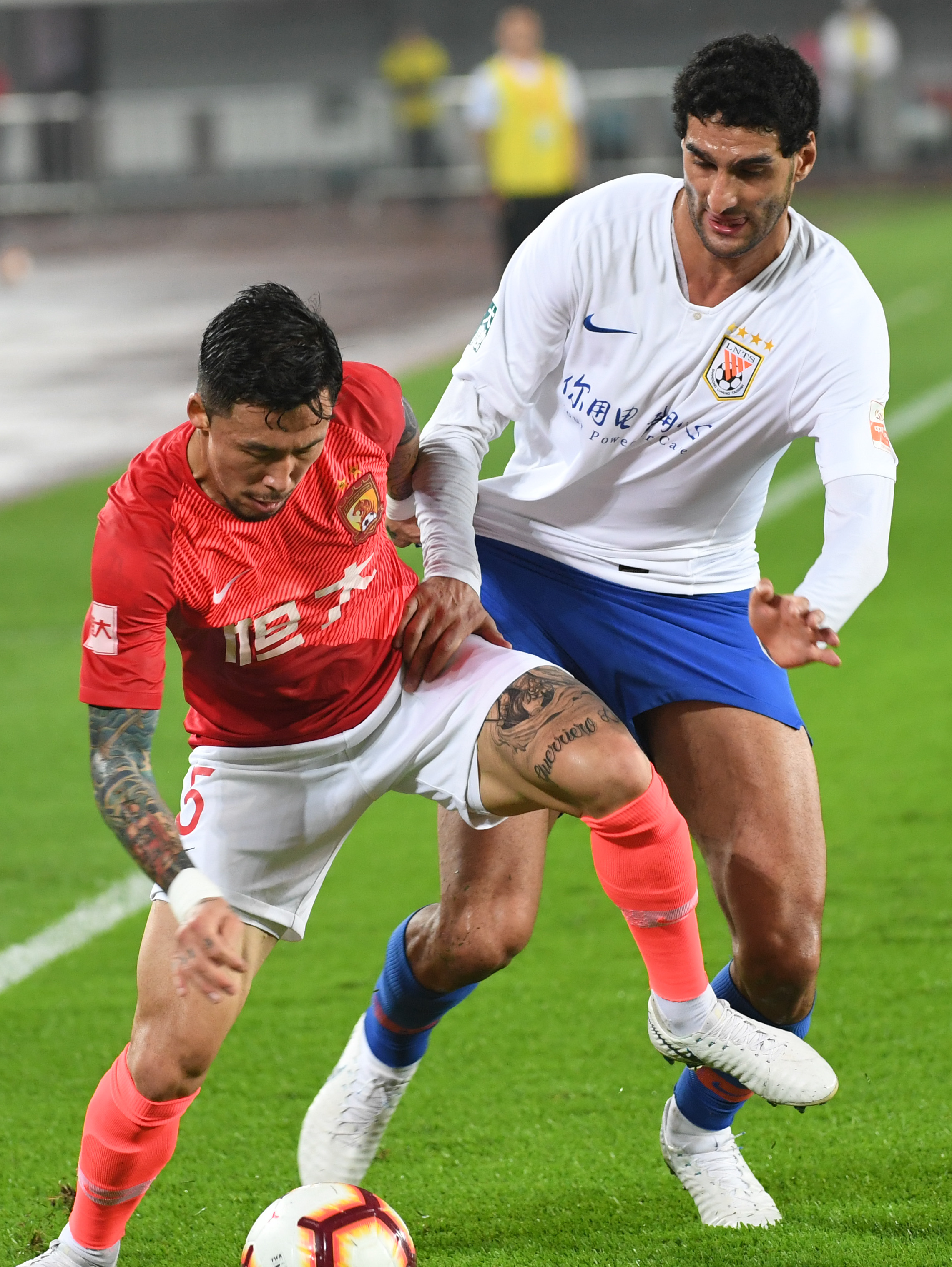 一个50+三双一个19中7只得22分 当今天下第一人是谁还有悬念？（一边50+三双，一边19投仅22分，当今第一人还有悬念吗？）