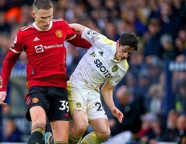 阿德耶米被换下后不满欲直接离场，多特将对其进行处罚（阿德耶米不满被换下欲径直离场，多特将予处罚）