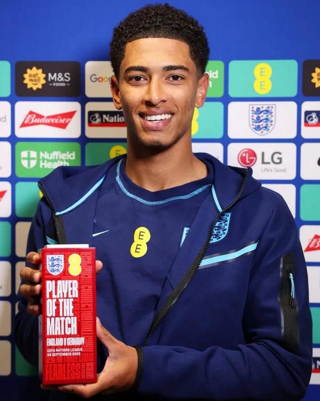 伯纳乌承办NFL上座人数多达78610，超过西甲赛季平均上座数（伯纳乌NFL赛事吸引78610名观众，超过西甲赛季场均上座）