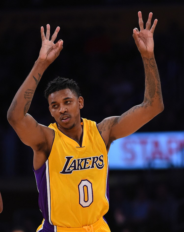 穆雷：我这些年进过不少关键球，但关键球给约基奇是有原因的（穆雷：尽管我常命中关键球，关键时刻仍应交给约基奇）