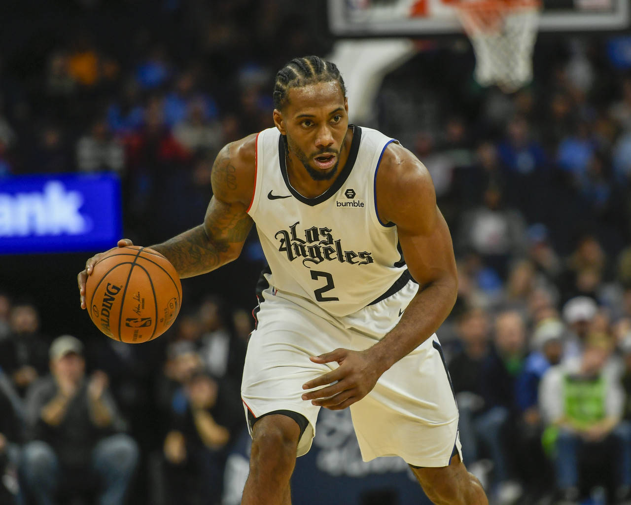 福登调侃小球迷：要这么多签名是不要拿去卖，赚了钱分我一半（福登打趣小球迷：签这么多别拿去卖，赚了记得分我一半）