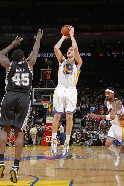 热火140-123大胜快船送其五连败 伦纳德36分哈登11分难救主（热火140-123击溃快船送其五连败 伦纳德36分、哈登11分仍难改败局）