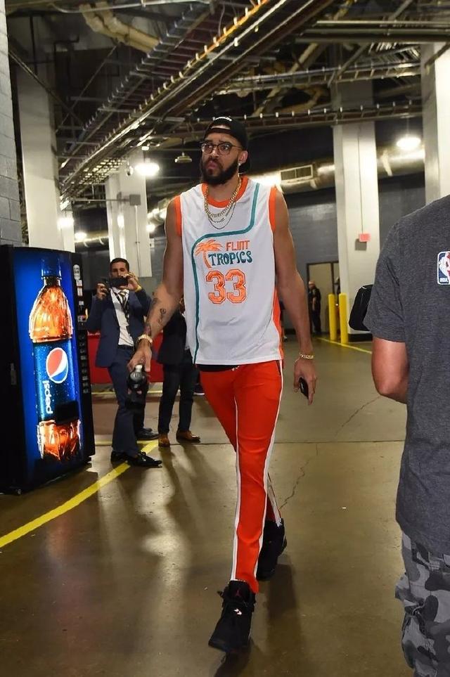 中足联颁奖礼获奖名单：拉莫斯最佳主帅，卡扎荣膺中超MVP（中足联年度颁奖：拉莫斯当选最佳教练，卡扎斩获中超MVP）