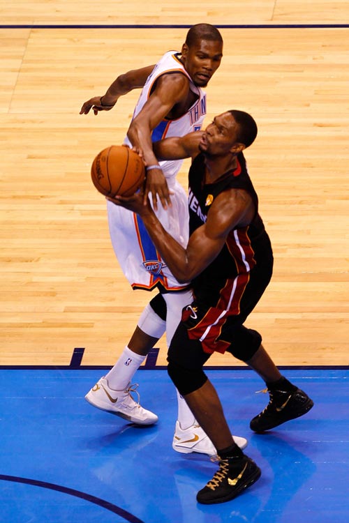 欧冠生死战！皇马后防线告急 阿隆索迎来最关键一战（欧冠生死局将至：皇马防线拉响警报，阿隆索迎关键一役）