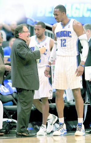 斯洛特：我们没有可用的边锋，派出两名9号球员是合乎逻辑的（斯洛特：边锋无人可用，安排双9号合情合理）