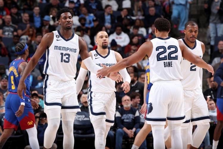 中超俱乐部财政状况恢复中（中超俱乐部财务逐步回暖）