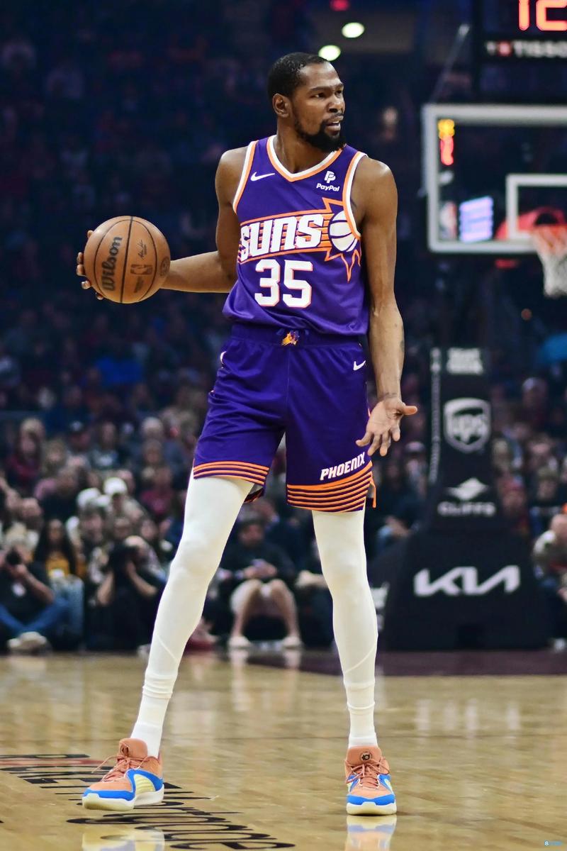 球迷：这球就是不讲道理的那种（球迷：这个球纯属不讲理）