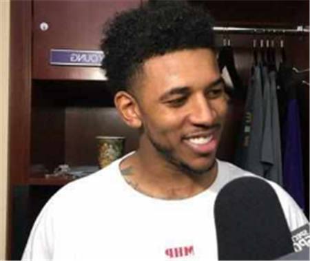 詹姆斯关键时刻稳住节奏（詹姆斯在关键时刻稳控比赛节奏）