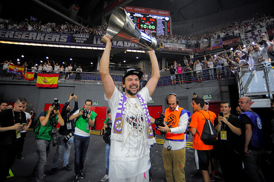 对阵湖人！奥特：每场都是硬仗 我们已有固定打法 有点摩擦正常（奥特谈对阵湖人：场场硬战，打法已成型，些许摩擦属常态）