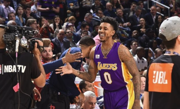 姆巴佩西甲第15轮狂轰3球，助皇马3-0胜毕巴，状态惊人，成为当世足坛第一人。（姆巴佩西甲第15轮上演帽子戏法，助皇马3-0击退毕巴，状态爆棚，坐稳当世第一人）